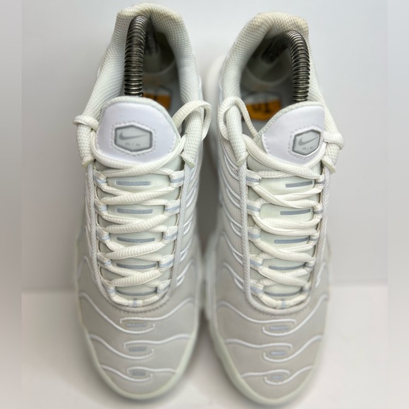 Nike Air Max Plus Womens Triple White 2021 DM2362-100 Sz 7.5M No Box Excellent - Picture 7 of 14